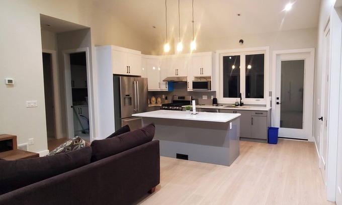 West Abbotsford Other | Farm & Garden Bungalow Retreat