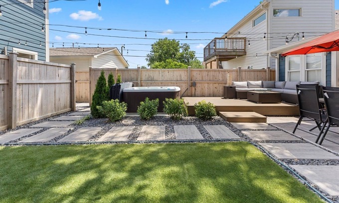 Indianapolis House | Farm House DT Indy w/Pool Table