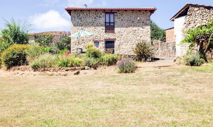 Panton Other | Farmhouse in Castrotañe with Terrace