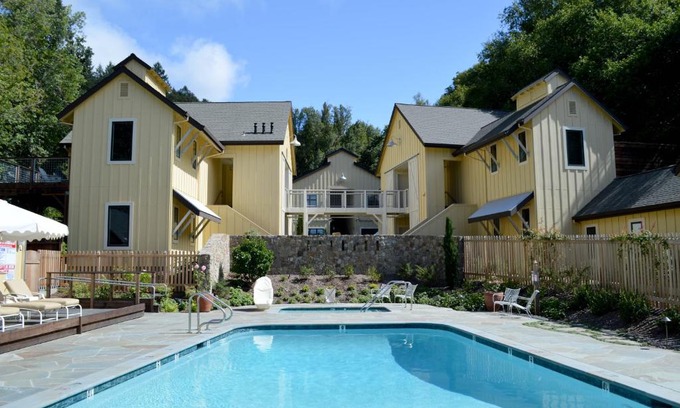 Forestville Hotel | Farmhouse Inn