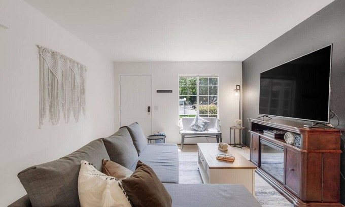 Chico House | Farmhouse-Inspired Retreat/Pool + BBQ