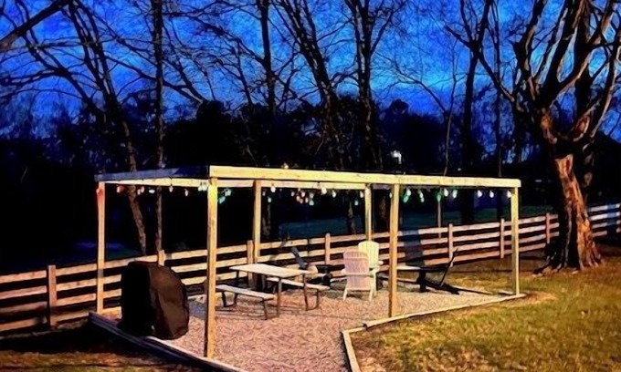 Cheatham County Other | Farmhouse Near Nashville