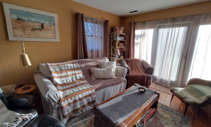 Alden House | Farmhouse w/hottub room close to slopes & shores!