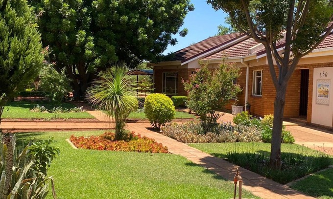Madibeng Cabin | FarmStead Retreat