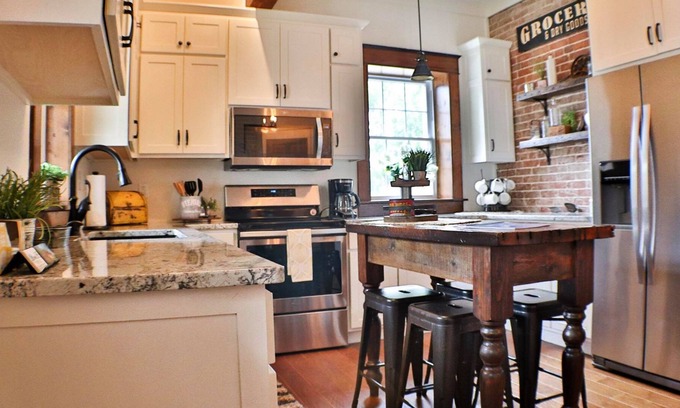 Hermann House | Farmstyle Rental :: Perfect for 4 People!