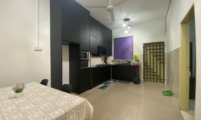 Kampong Raja House | Farnira Exclusive Homestay