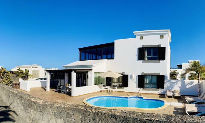 Montana Roja Villa | Faro Park, Luxury Villa (VV), heated pool, Sea views,500m shops/bars/restaurants