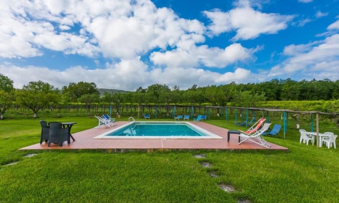 Monteriggioni Apartment | Fattoria Petraglia - Loggiato by Interhome