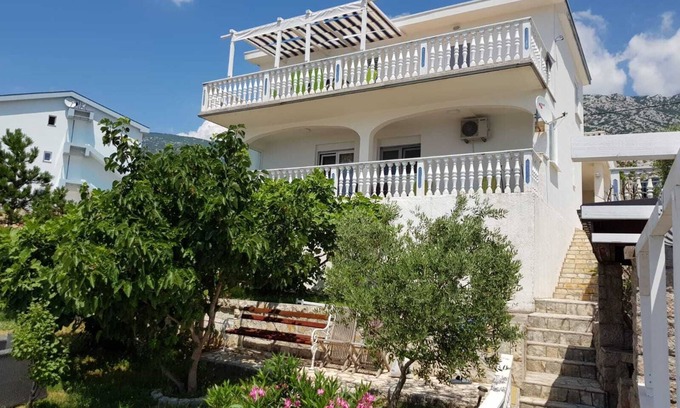 Cesarica Apartment | Fe-Wo Valentina by the sea with access to private beach and pool in Cesarica