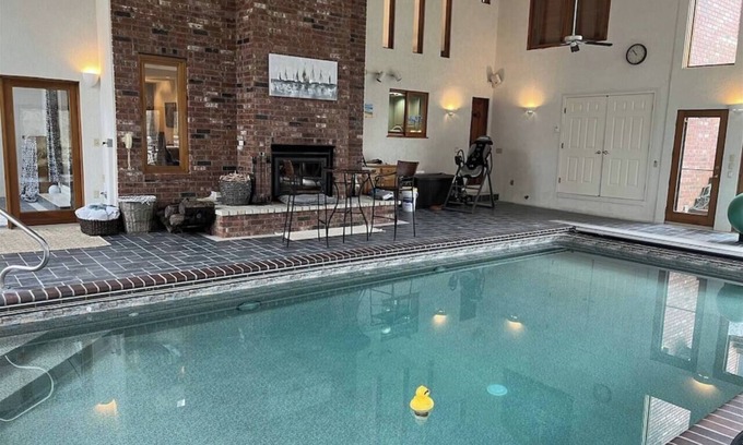 Springfield House | Feathered Nest at Fellows Lake w/Indoor POOL!