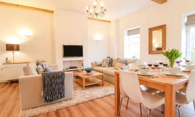 Blythburgh Cottage | FEATHERS, BLYTHBURGH, pet friendly, with pool in Reydon