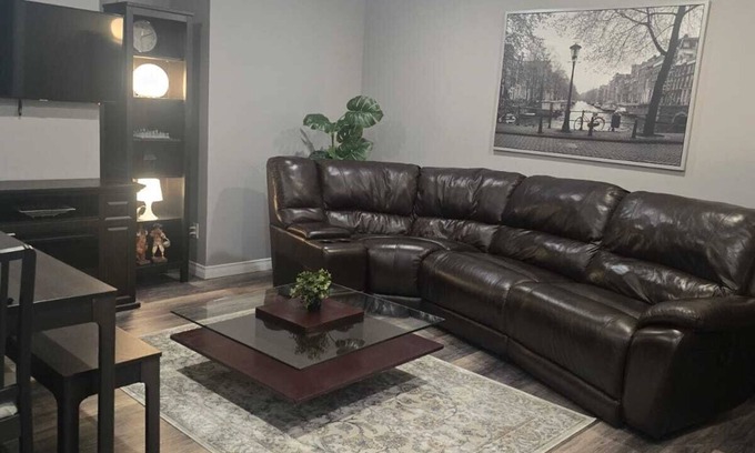 Silverado House | feels home in sparkly tidy, clean and cozy brand new suit .