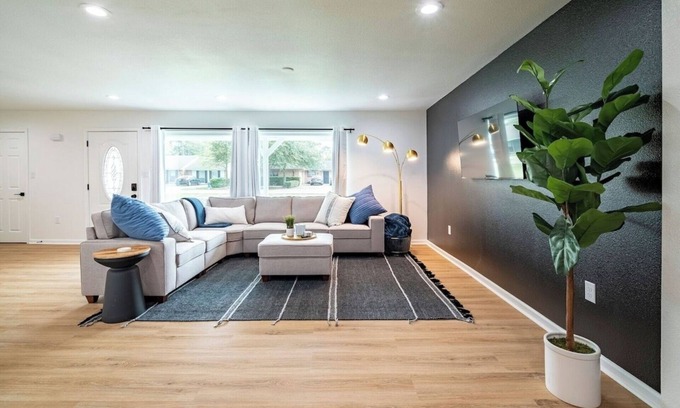 Spring Branch West House | Fenced Backyard | King Bed | Open Plan | Modern