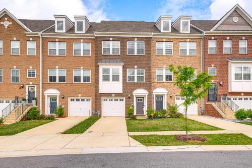 Waldorf House | Fenced Yard Spacious Southern Maryland Townhome!