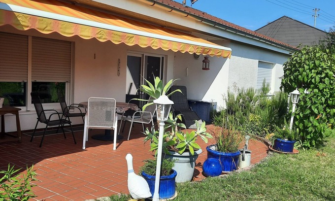 Schozach Apartment | Ferienhaus am Weinberg , mit Grossem Garten und Grosszügiger Wohneinheit