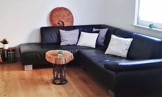 Wald Apartment | Ferienhaus mit Bauwagen, Garten und Grillmöglichkeit