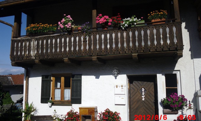 Berghof Condo | Ferienwhg.in Berghof, ground floor cozy in alpine style with carport