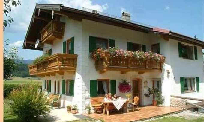 Ruhpolding Apartment | Ferienwohnung 85qm, Balkon, Küche, 2 Schlafzimmer, Wohnzimmer, max 6 P