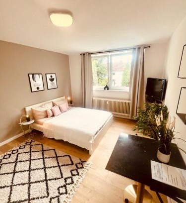 Homburg Apartment | Ferienwohnung an der Uniklinik mit eigener Küche und renoviertem Badezimmer