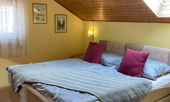 Marquartstein Apartment | Ferienwohnung Erika, 1-2 Personen, 65qm, 1 Schlafzimmer, 2 x WC, Wlan