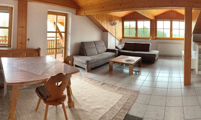 Windorf Apartment | Ferienwohnung mit tollem Ausblick, Terrasse und beheiztem Pool im Garten