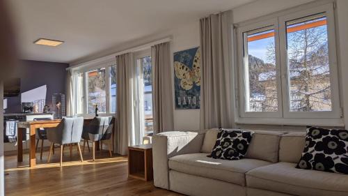 Davos-Dorf Apartment | Ferienwohnung Parsennblick mit Dachterrasse