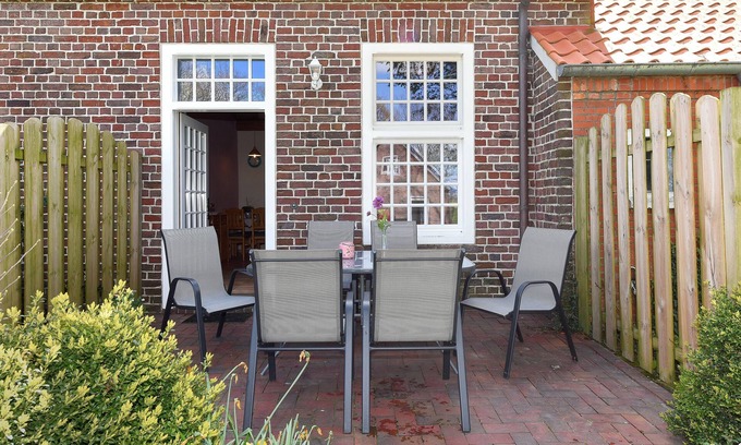 Werdum Other | Ferienwohnung Taubenschlag - Ferienhof Historisches Altwerdumer Grashaus in Werdum