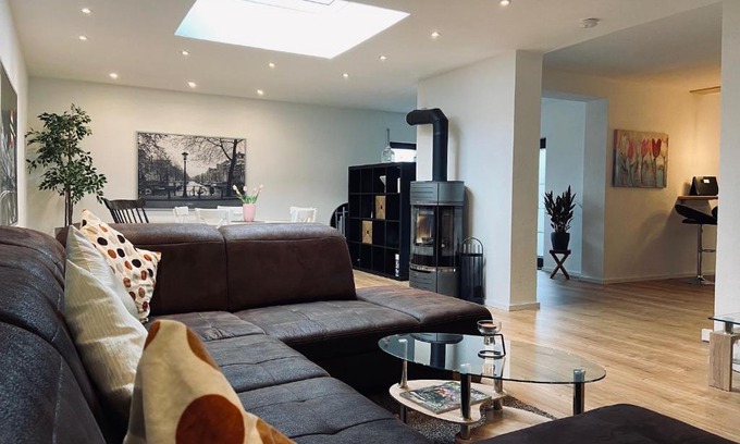 Haiger Apartment | Ferienwohnung Tulpenweg mit Kaminofen