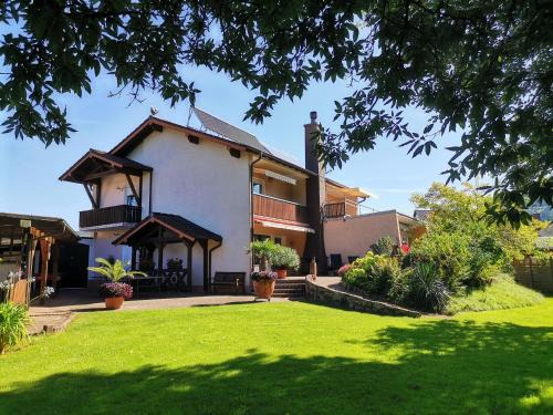 Fischbach bei Dahn House | Ferienwohnungen 'Blick Zur Madonna'