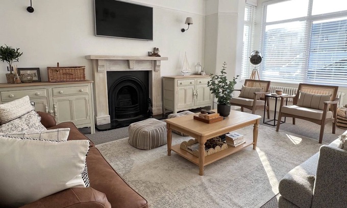 Rhosneigr House | Fern Lodge by Birch Stays