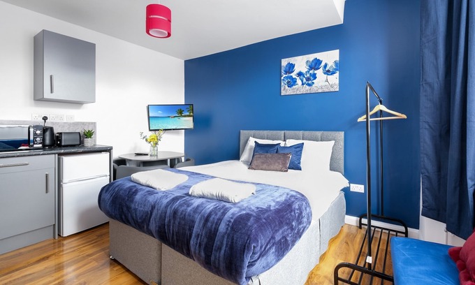 Sudbury Apartment | Fernbank Studios Sudbury Hill Harrow with En-Suite - 14