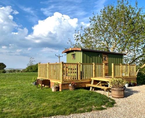 Saltburn-by-the-Sea Ski Chalet | Fernlea Luxury Shepherds Hut & Hot Tub