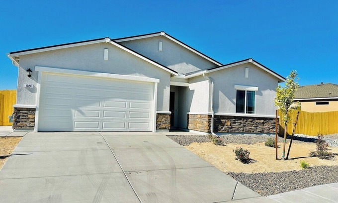 Fernley House | Fernley PET OK 4 Bedroom/5TVs/Sleeps11