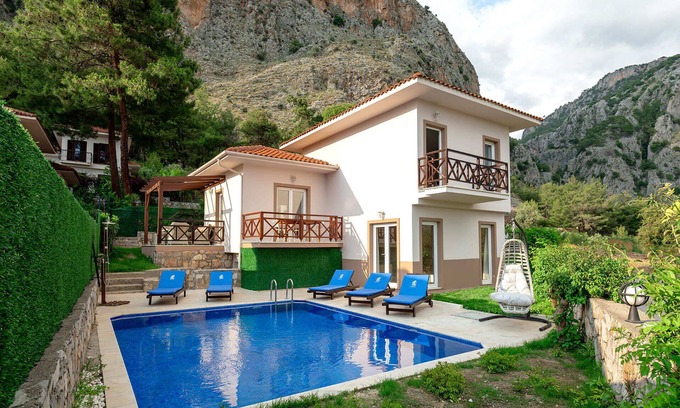 Gocek Villa | Fethiye Göcek'de Deniz Manzaralı 4+1 Turunç