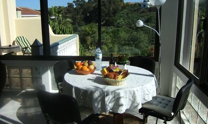 Santa Ursula Apartment | Fewo Strelitzia, im Grünen, am kleinen See, direkt am Strelitziengarten, mit Pool, Grill, Parkplatz