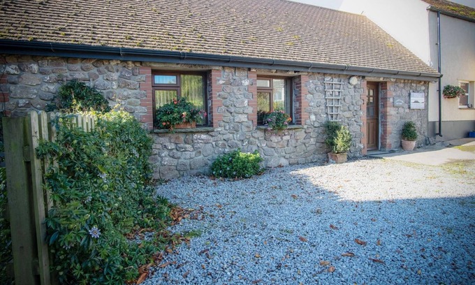 Crynant Cottage | Fferm-Llong Cottage (Ship Farm) - 2 Bedroom -Rhossili