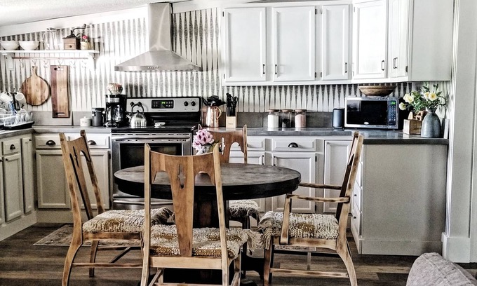 Glade Spring Apartment | FIDDLEHEAD LOFT🌿 Peaceful & charming space 1.4 miles from I-81, Exit 29.