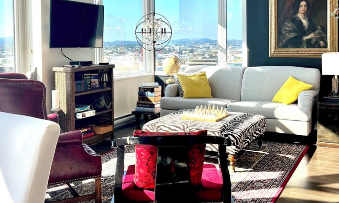 Downtown Victoria Condo | FIFTEEN09 at ERA-DT 2 bedroom condo w/Parking & Ocean View