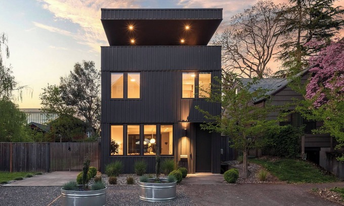 Overlook House | fifty windows I light filled getaway