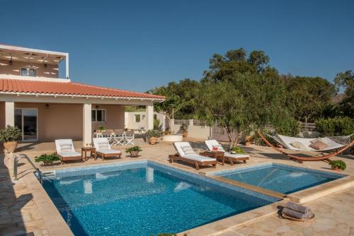 Faistos House | Filothei Beach House with pool