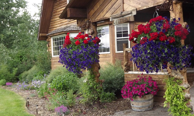 Victor Bed & Breakfast | Fin and Feather Inn