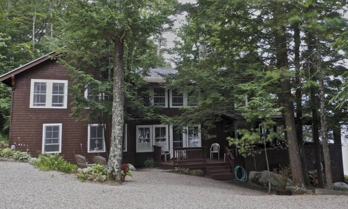 Melvin Village House | FINAL WEEK REMAINING SPECIAL - Classic Lake House on Winni