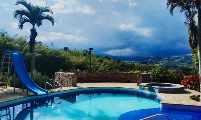 Yotoco House | Finca BellaVista, Lago Calima: Hermosos Paisajes