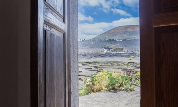 La Geria Cottage | Finca de la Geria. Beautiful Ecological Rural House among Vineyards!