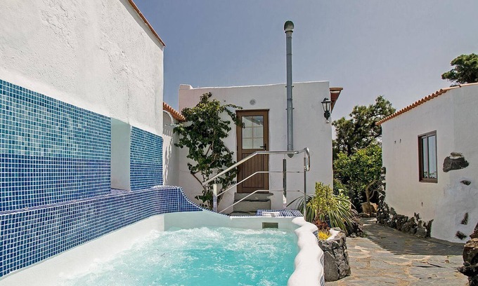 El Tanque House | Finca La Hoya 3 - Tradition meets modernity - sea view, whirlpool & conservatory
