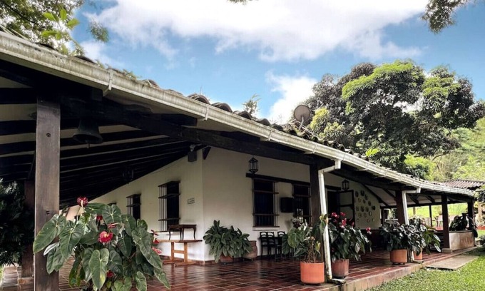 Jamundi Villa | Finca las quimbas Fincas Las Quimbas- Jamundí/ Private Pool 7H/7B