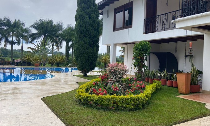 Pereira Villa | Finca Marken