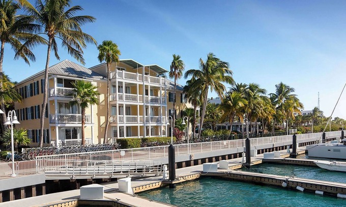 Truman Annex Resort | π
π’π§ππ’π§π πππ’π₯π’ Near Duval Street, Waterfront Sunset Harbor Resort. 2BR