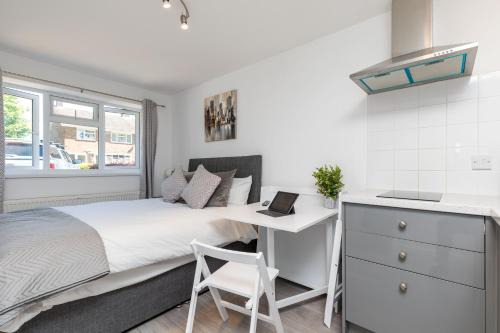 Ifield Apartment | Findon- Stylish Suite 10mins close to Airport