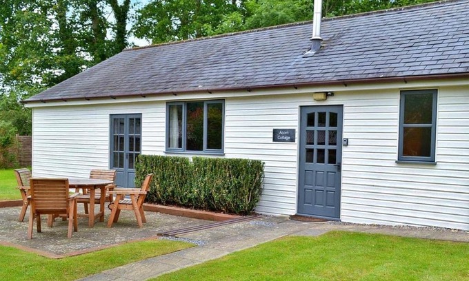Liverton House | Finest Retreats - Little Dunley - Acorn Cottage